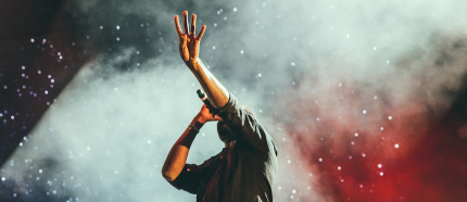 有許多國際性知名展覽都即將或是正在台灣展開，逛展覽也是下雨天最棒的行程之一